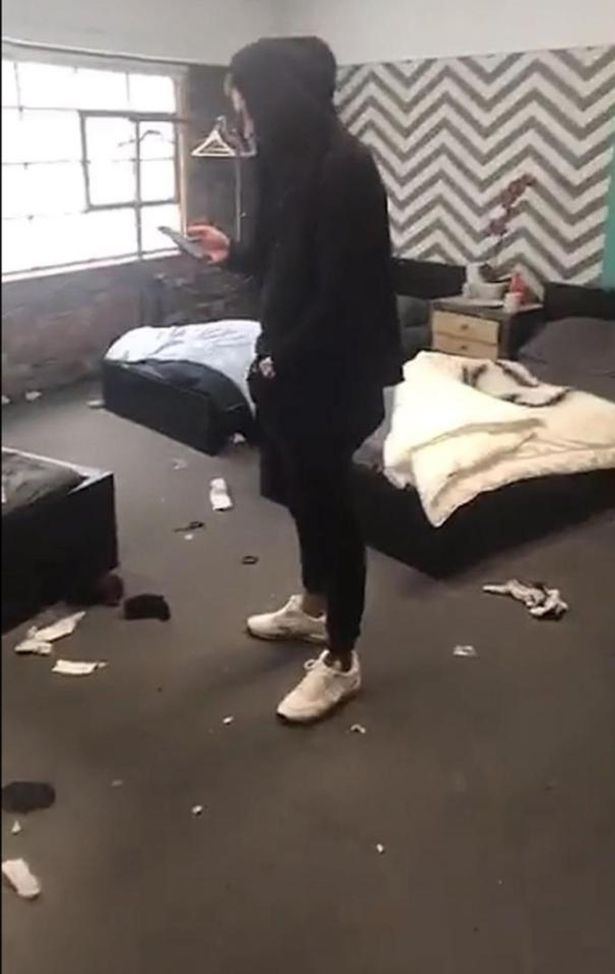 صور صادمة.. 'السيلفي' تفضح أمور قذرة ومفاجئة داخل منازل النجوم